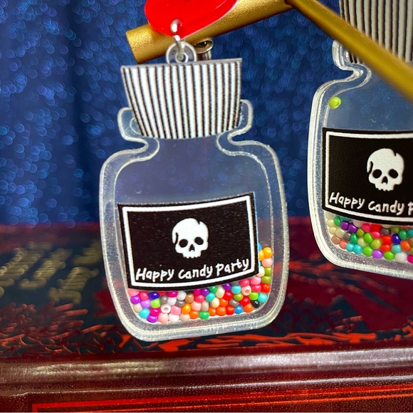 Poison pills skull earrings - Picture 4 of 11